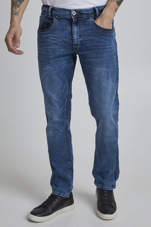 https://media.solidstore.com/images/denim-middle-blue-jeans.jpg?i=AComyCCo2Qg/658308&mw=610